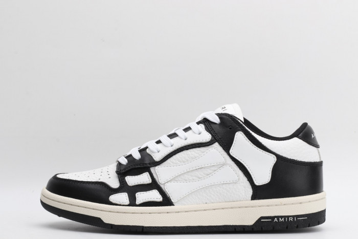 AR1M1 Low-Top Sneaker