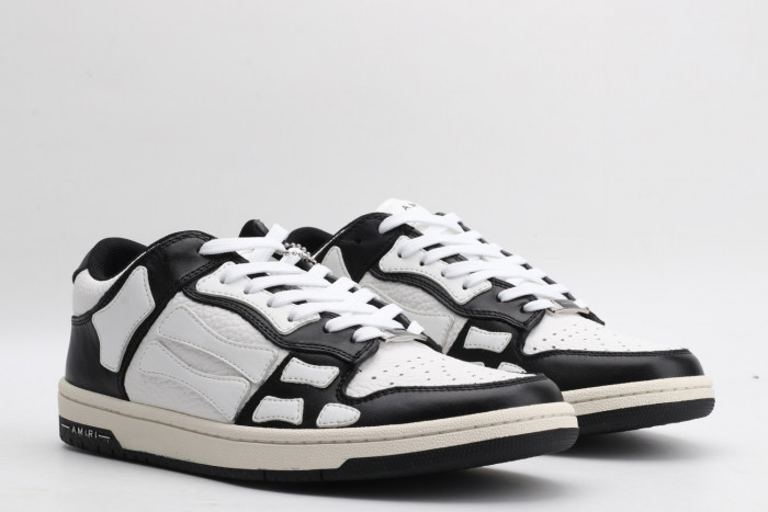 AR1M1 Low-Top Sneaker