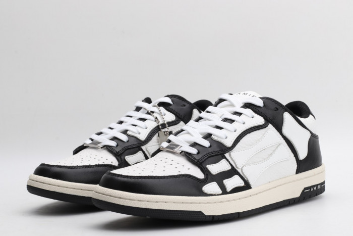 AR1M1 Low-Top Sneaker