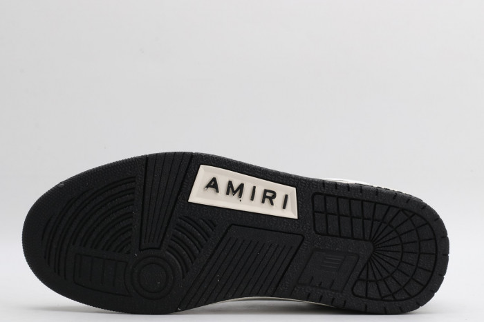 AR1M1 Low-Top Sneaker