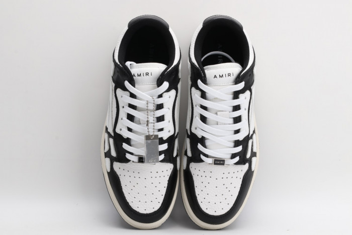 AR1M1 Low-Top Sneaker