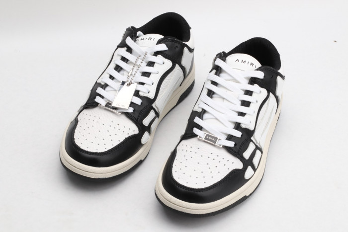 AR1M1 Low-Top Sneaker