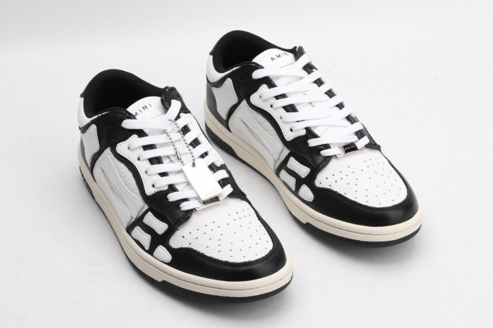 AR1M1 Low-Top Sneaker