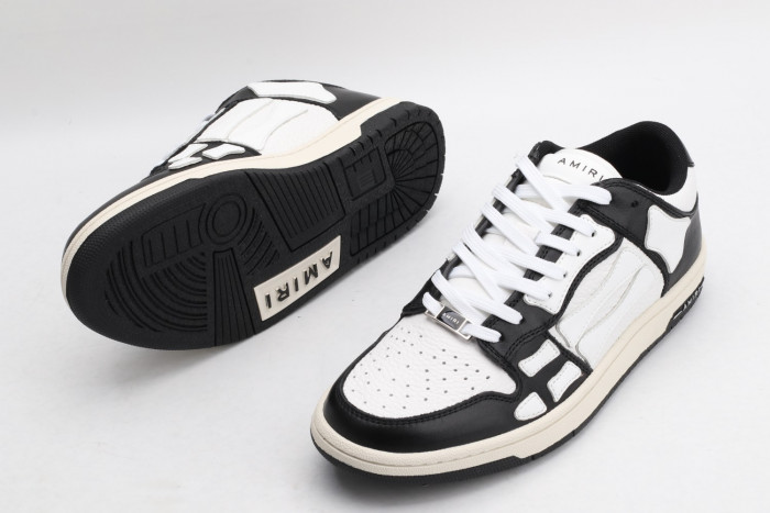 AR1M1 Low-Top Sneaker