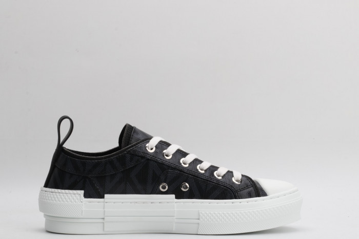 DR B23 Sneakers