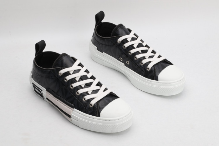 DR B23 Sneakers
