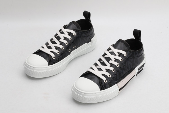 DR B23 Sneakers