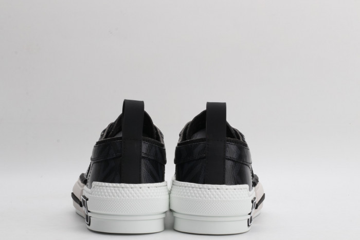 DR B23 Sneakers