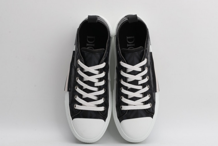 DR B23 Sneakers