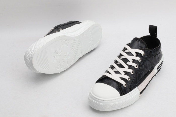 DR B23 Sneakers
