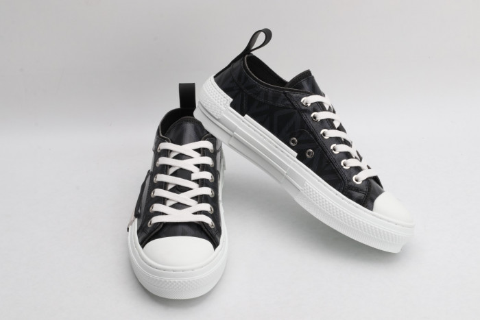 DR B23 Sneakers
