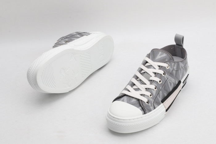 DR B23 Sneakers