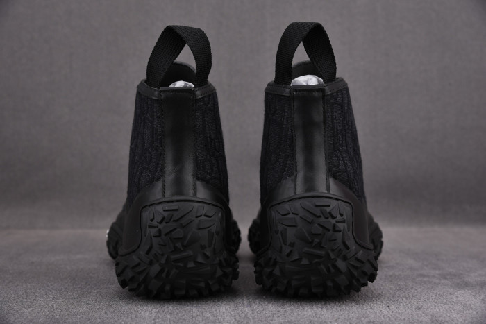DR B28 Sneakers