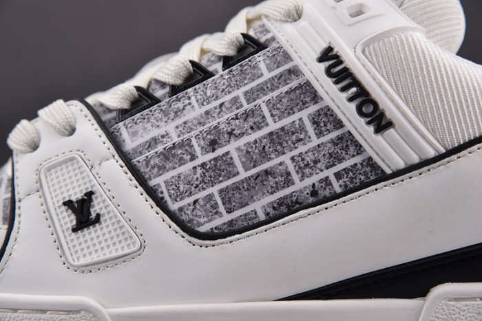 LV TRAINER SNEAKER