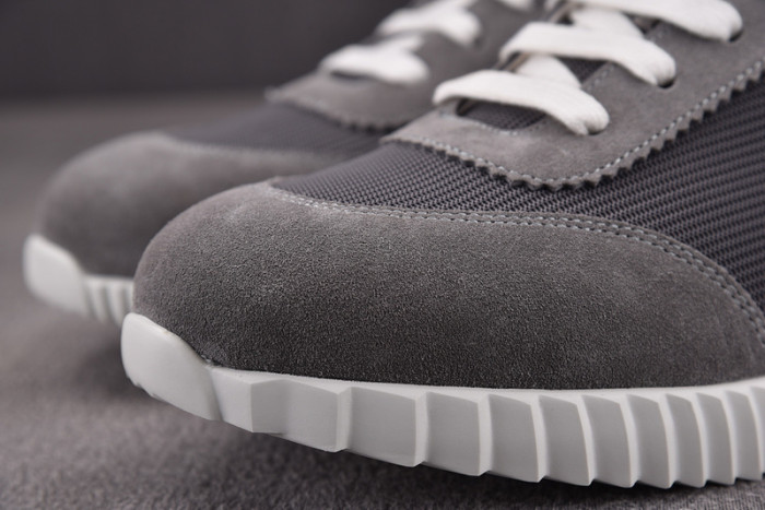 H**mes bouncing sneaker