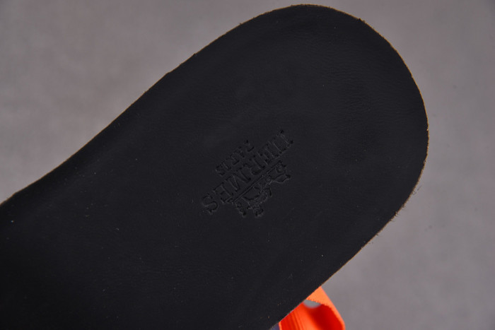H**mes bouncing sneaker