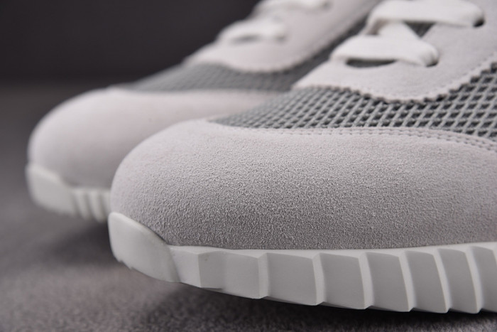 H**mes bouncing sneaker