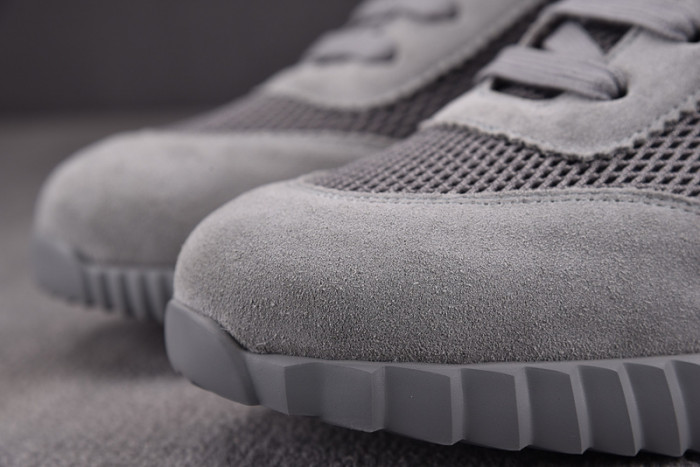 H**mes bouncing sneaker