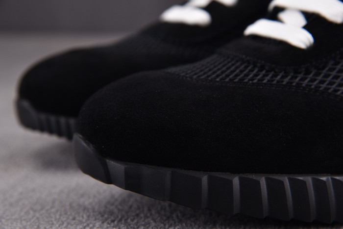 H**mes bouncing sneaker