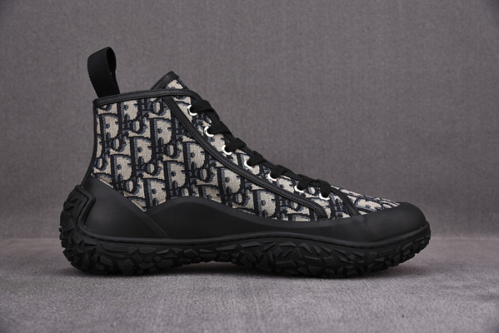 DR B28 Sneakers