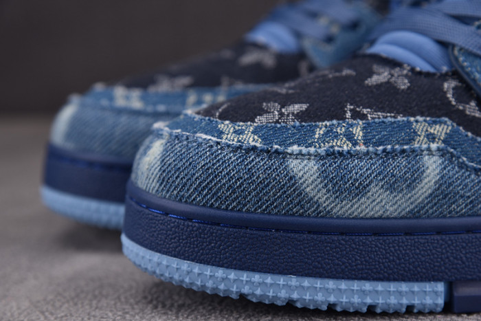 LV TRAINER SNEAKER 2406205