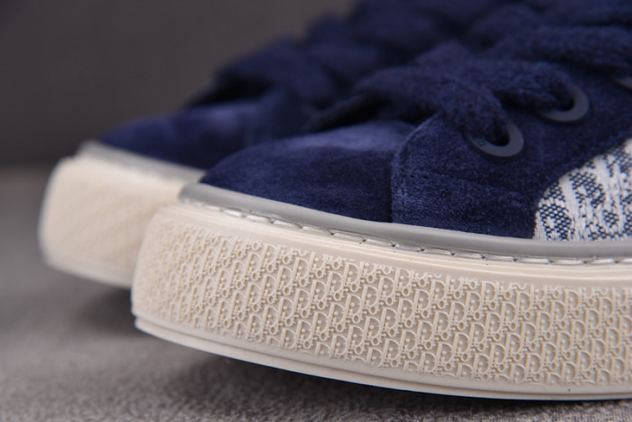 DR B33 SNEAKER
