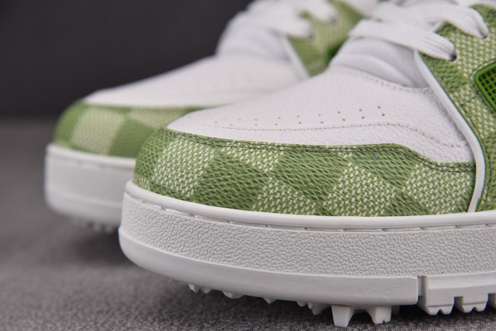 LV TRAINER SNEAKER 24062703