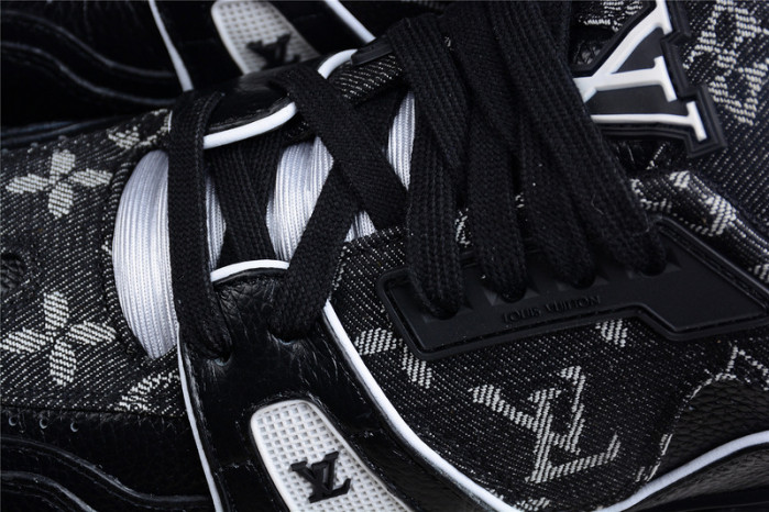LV TRAINER SNEAKER LOW