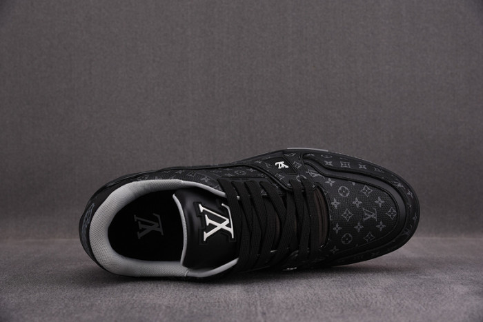 LV TRAINER SNEAKER LOW