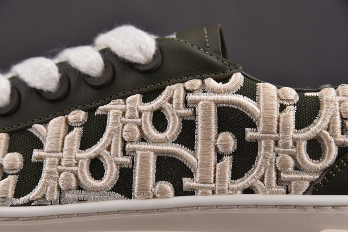 DR B33 SNEAKER