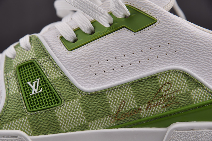 LV TRAINER SNEAKER 24062703