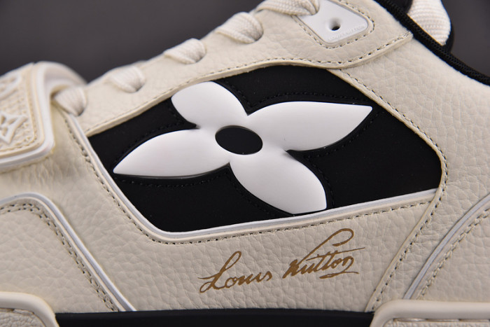 LV TRAINER SNEAKER 24072204