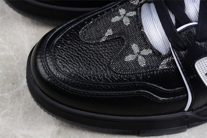 LV TRAINER SNEAKER LOW