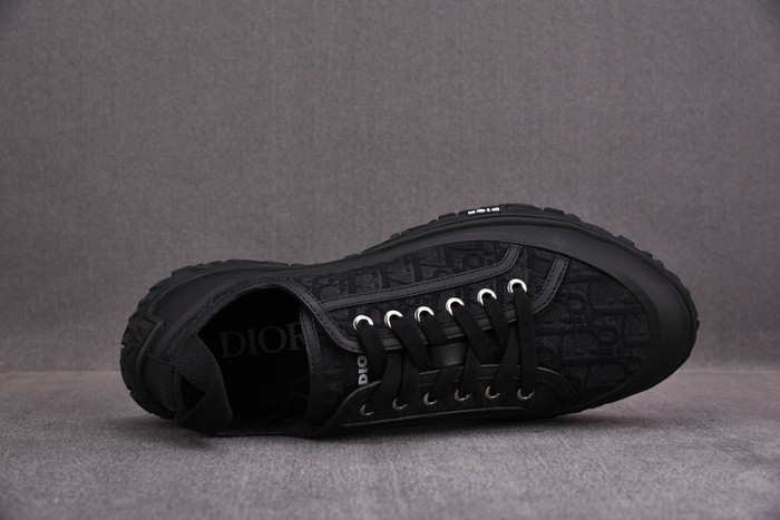 DR B28 Sneakers