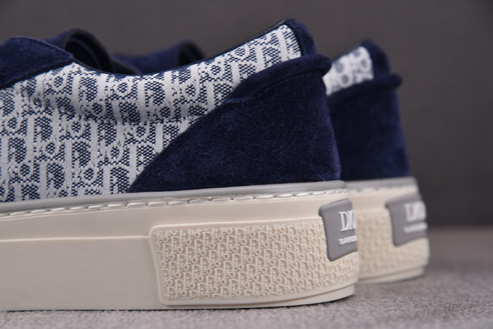 DR B33 SNEAKER