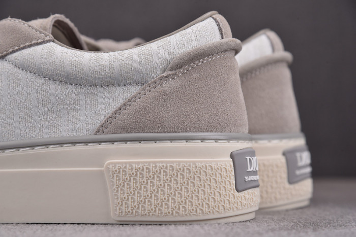 DR B33 SNEAKER