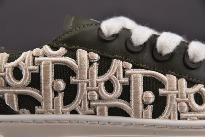 DR B33 SNEAKER