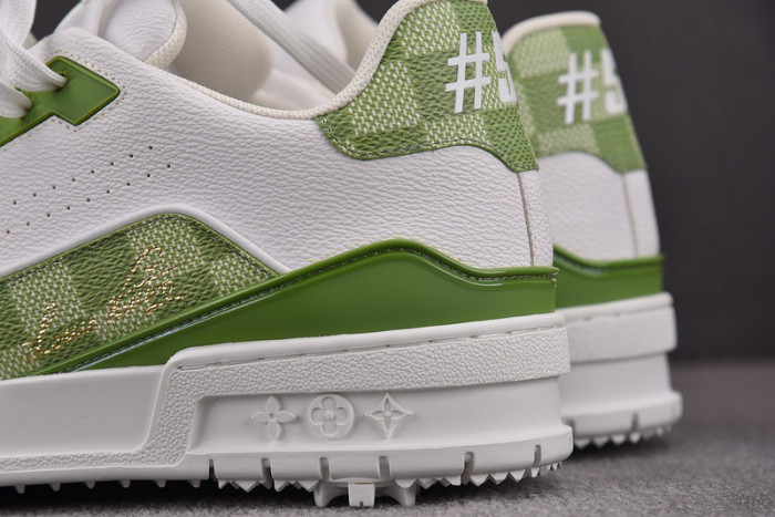 LV TRAINER SNEAKER 24062703