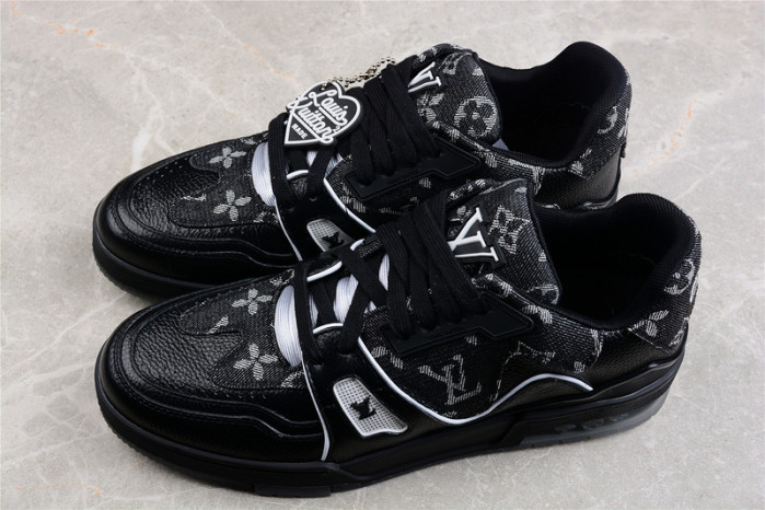 LV TRAINER SNEAKER LOW