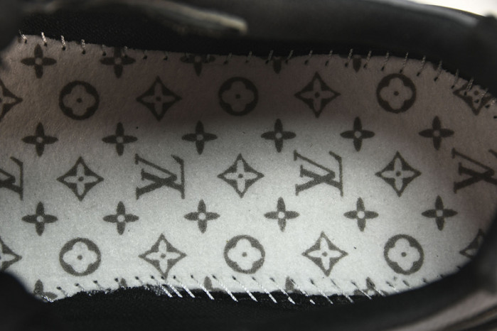LV RUNNER TATIC SNEAKER 1A9UNT