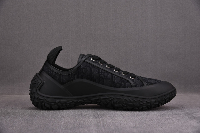 DR B28 Sneakers