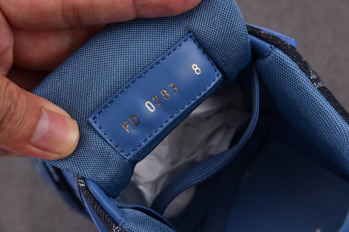 LV TRAINER SNEAKER 2406205