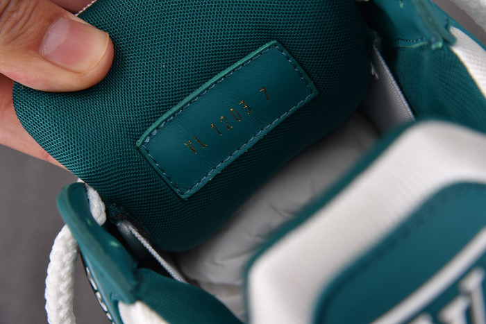LV TRAINER Maxxi SNEAKER 2406208