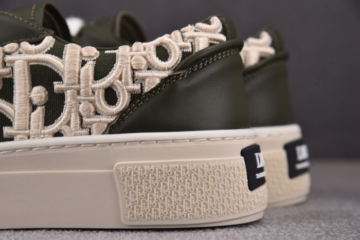 DR B33 SNEAKER