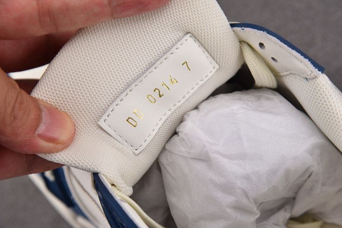 LV TRAINER SNEAKER 24080802