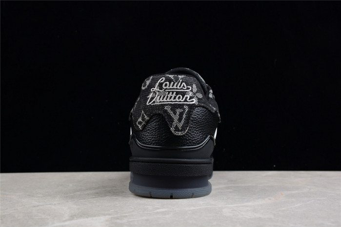 LV TRAINER SNEAKER LOW