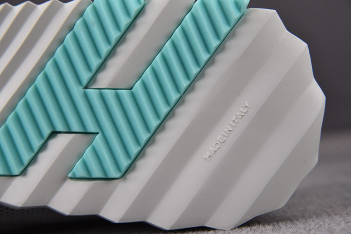 H**mes bouncing sneaker
