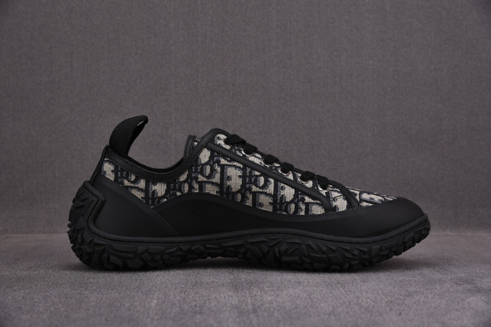 DR B28 Sneakers