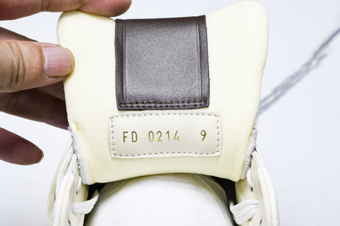LV TRAINER SNEAKER 24051006