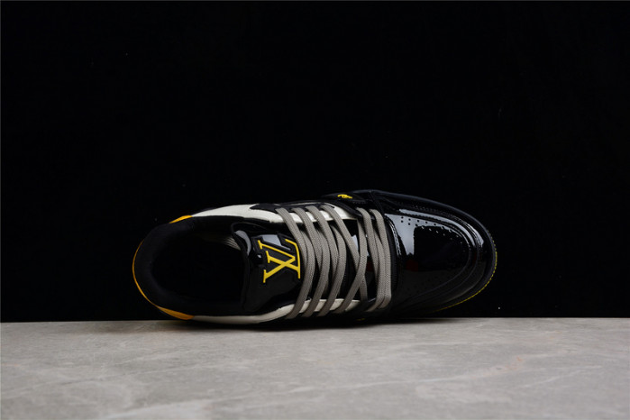 LV TRAINER SNEAKER LOW